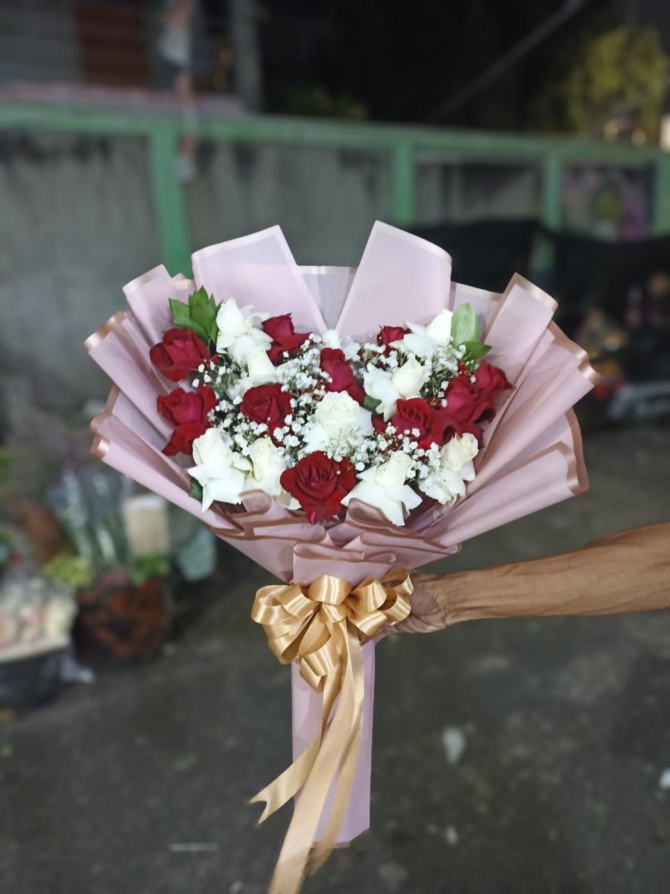 Buket Mawar Sukakarya Buket mawar segar untuk valentine hari guru dan hari ibu di Sukakarya