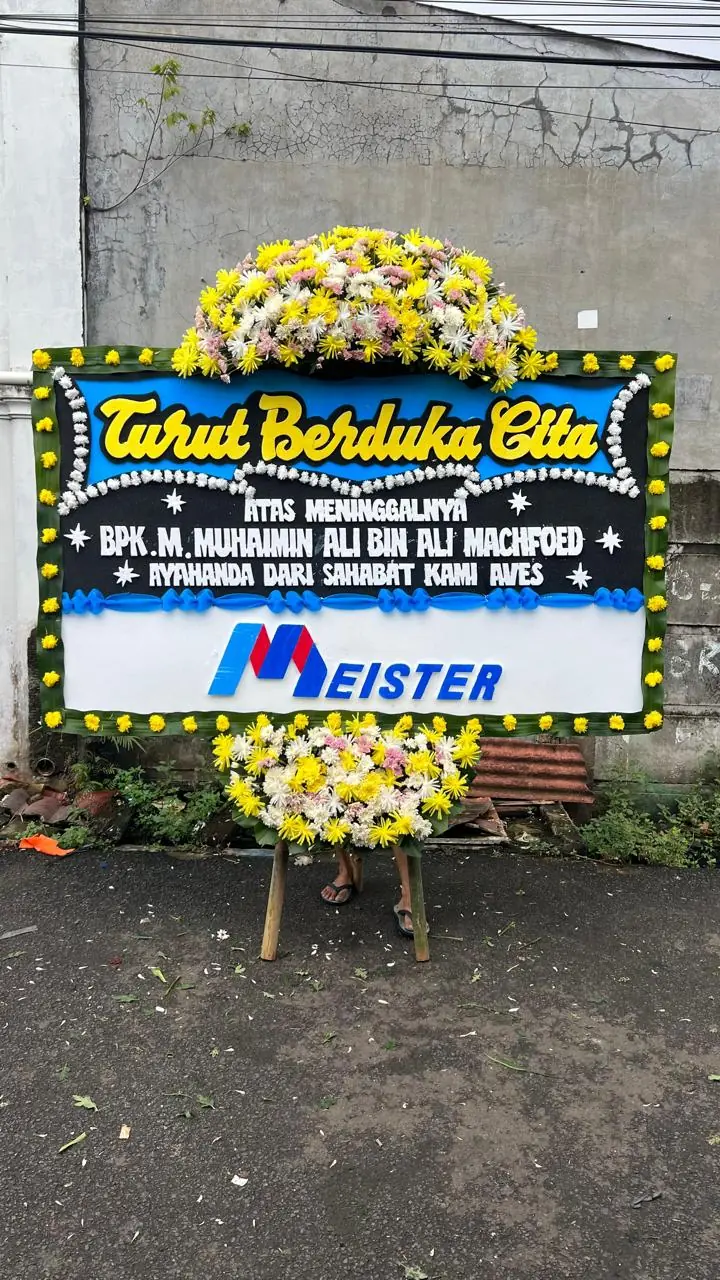 Bunga papan duka cita Sukatani dari Cassiopeia Florist