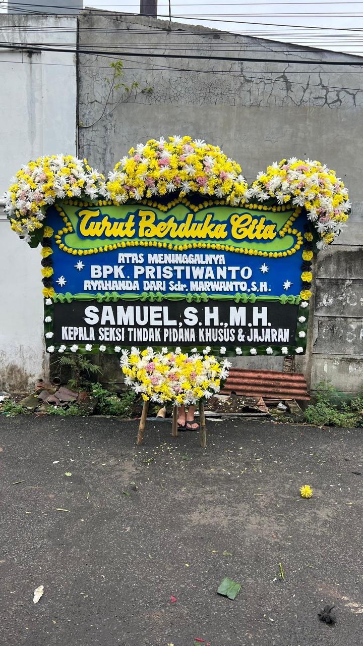 Bunga papan duka cita Sukawangi florist siap kirim 24 jam