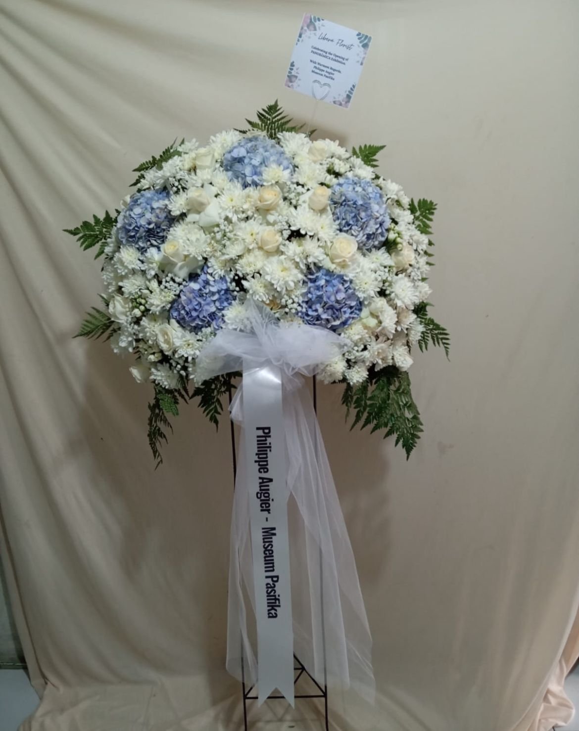Rangkaian bunga standing di Tambun Utara dari Cassiopeia Florist