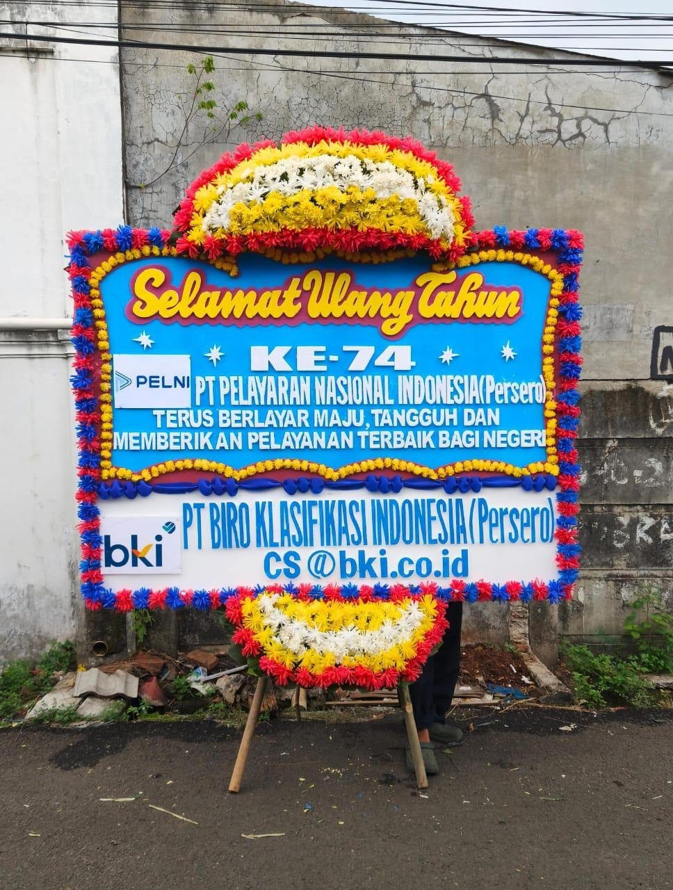 Bunga papan selamat ulang tahun Cikarang biru kuning untuk perusahaan korporat