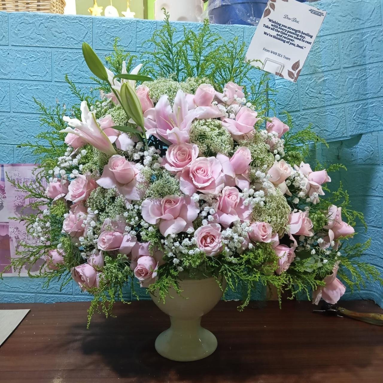 Bunga vas mawar pink dan lily Cikarang untuk ucapan get well soon
